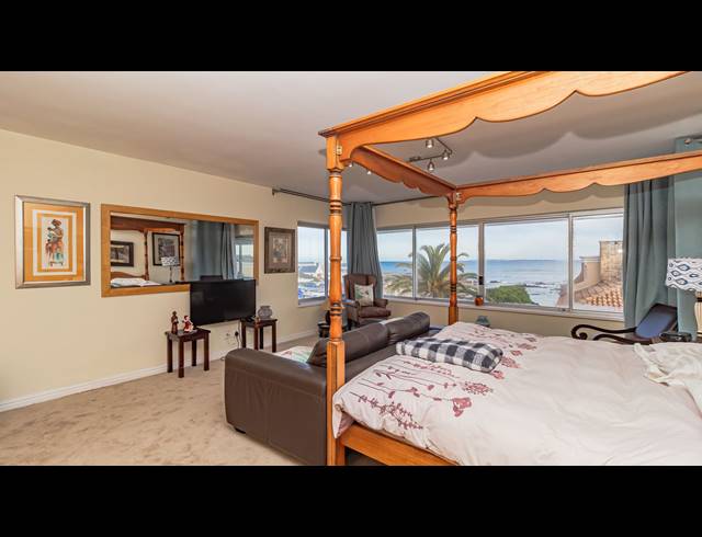 6 BEDROOM HOUSE FOR SALE IN BLOUBERGSTRAND